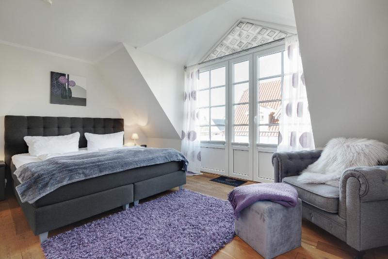 Hues Moinsen - image 19