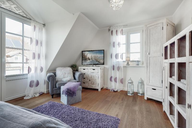 Hues Moinsen - image 30