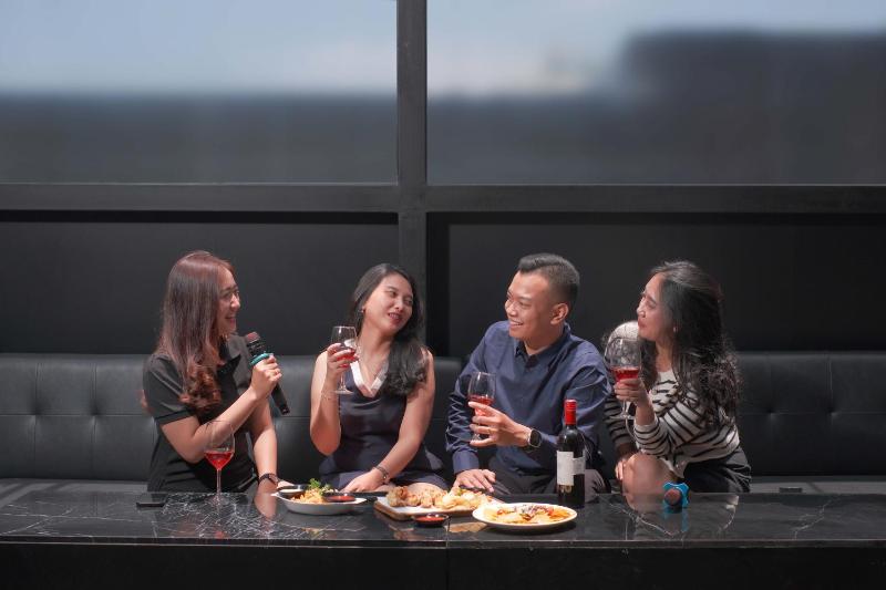 Grand Edge Hotel Semarang - image 20