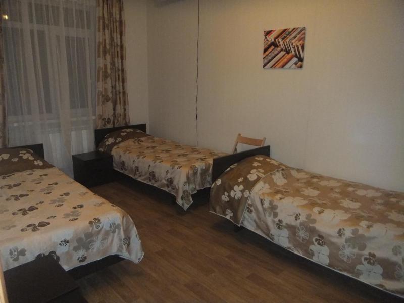 Triple Room with Shared Bathroom image 2