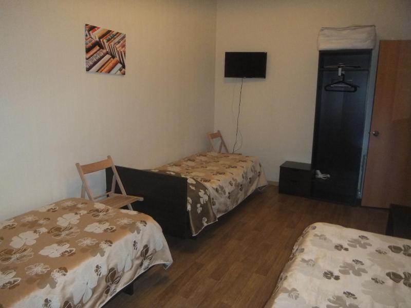 Triple Room with Shared Bathroom image 1