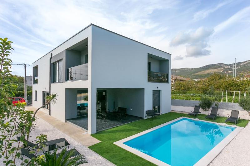 Family friendly house with a swimming pool Kastel Stafilic Kastela - 23486 - image 1