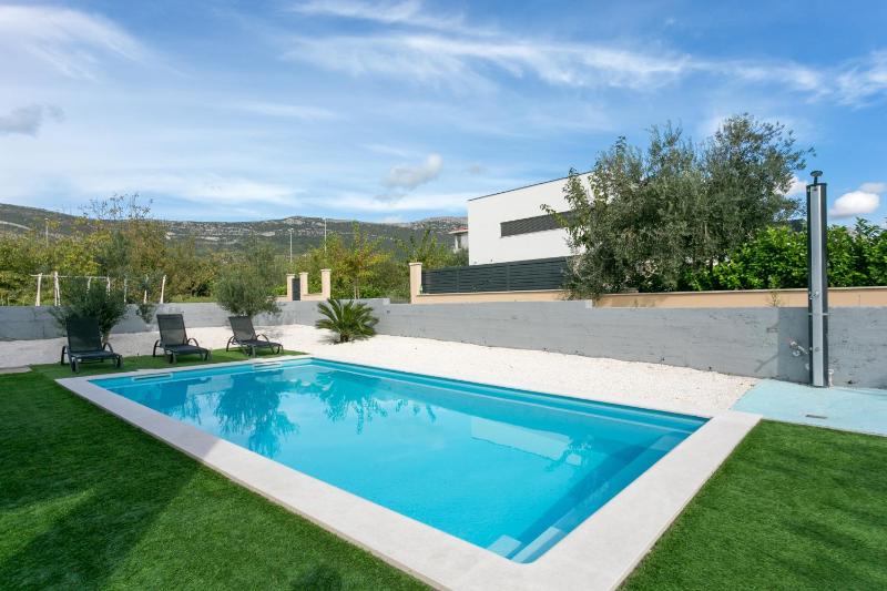 Family friendly house with a swimming pool Kastel Stafilic Kastela - 23486 - image 15