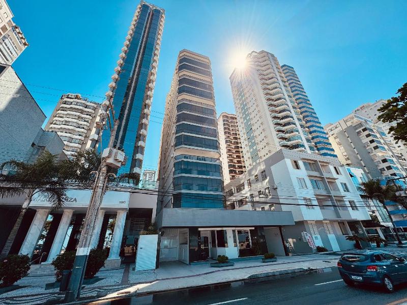 Oceanfront 4 Suite Apartment in Downtown Balneário Camboriú - image 30