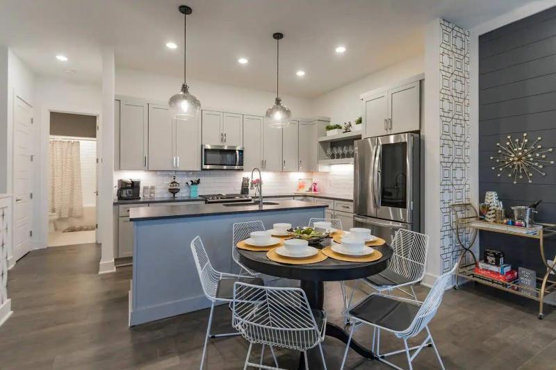 NEW East Nashville Retreat 12 mins to Broadway - image 2