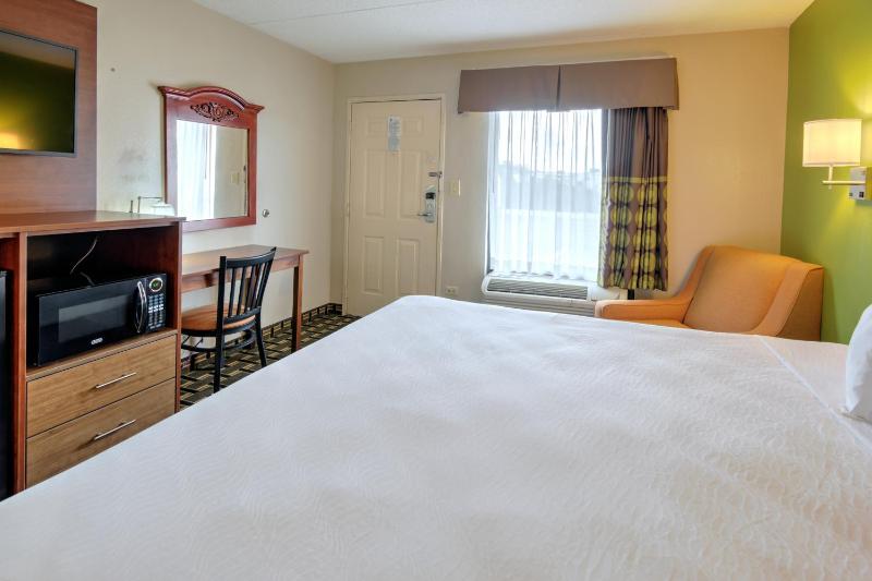 King Room - Non-Smoking image 3