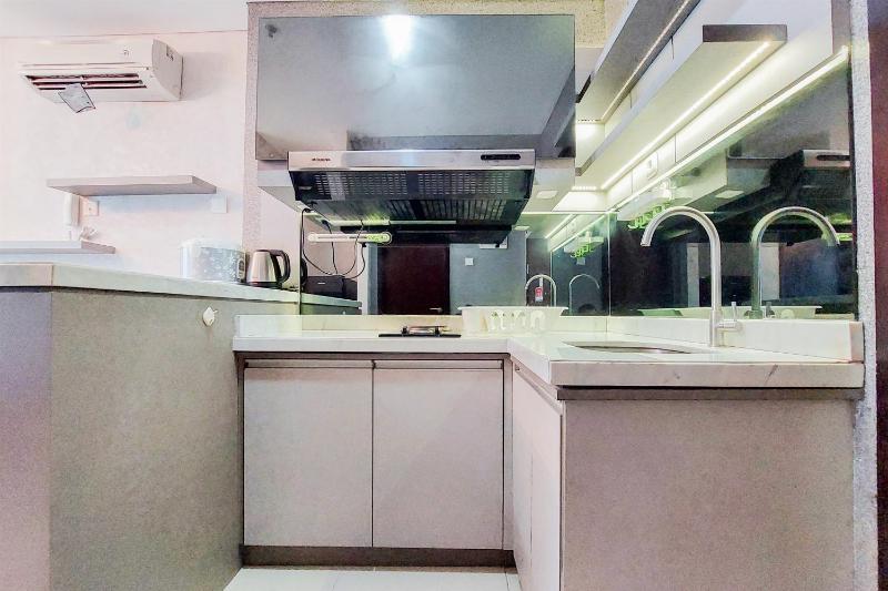 Nice and Homey 1BR at Brooklyn Alam Sutera Apartment By Travelio - image 15