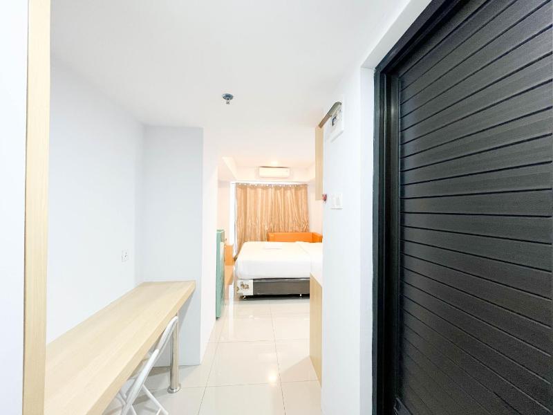Modern Look Studio at De Prima Apartment By Travelio - image 9