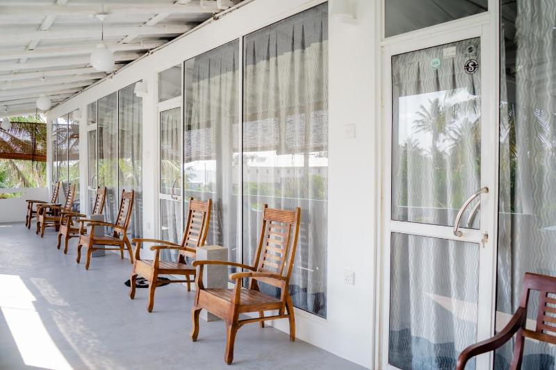 Asanka Surf House & Restaurant with pool - image 2