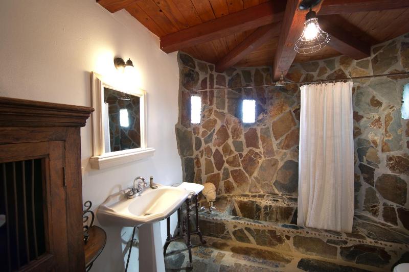 Queen Suite - Acropolis Suite image 2