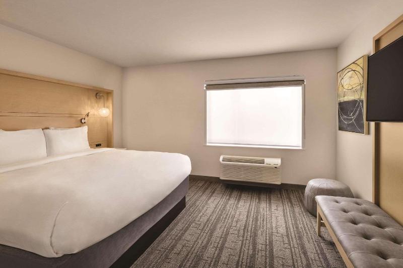 King Room - Non-Smoking image 4