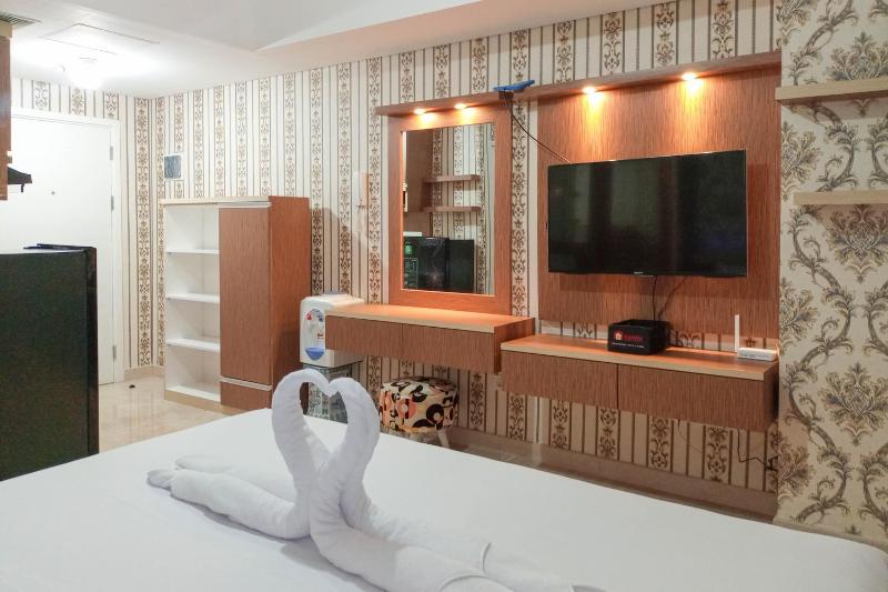Minimalist and Comfort Studio Podomoro City Deli Medan Apartment By Travelio - image 10
