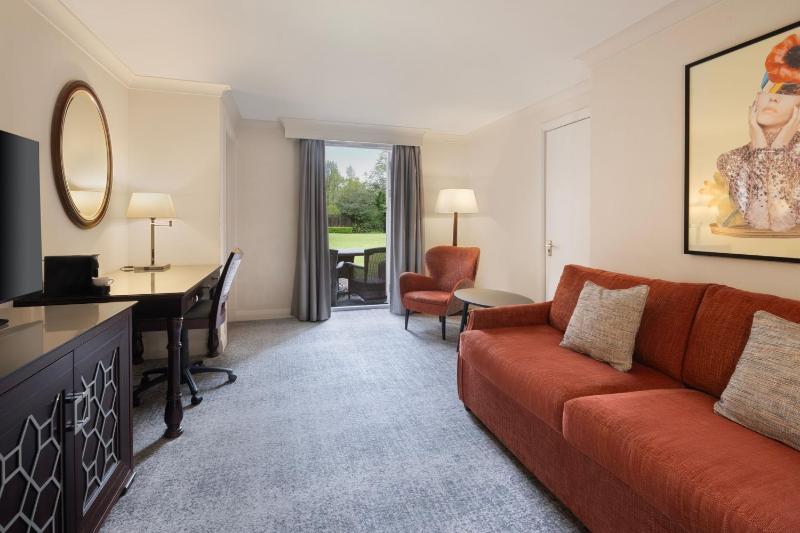 Junior King Suite image 2