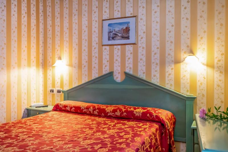 Double or Twin Room image 3