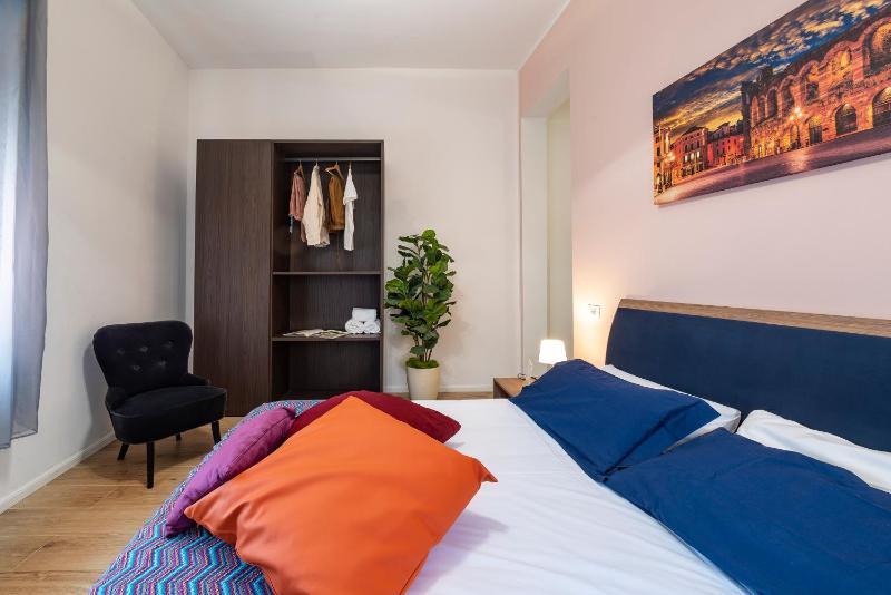 Italianflat - Rentroom 200mt to Arena - image 5