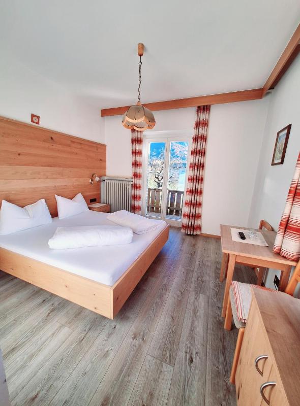 Double Room with Balcony image 1