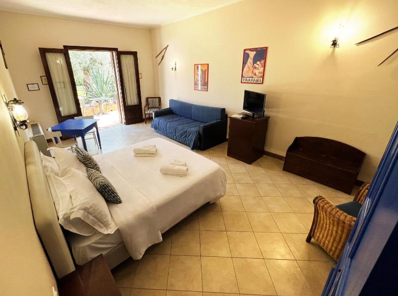 Quadruple Room image 4