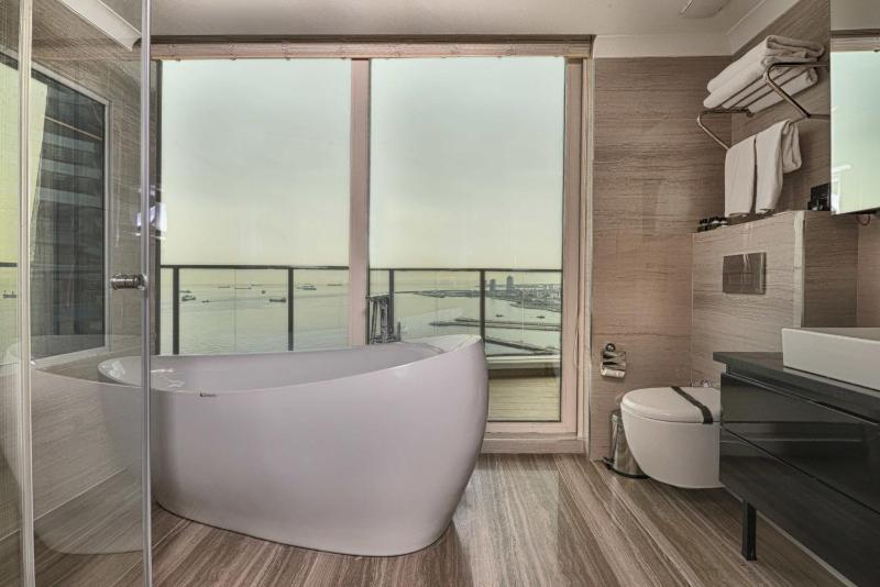 Junior Double Suite with Balcony and View image 2