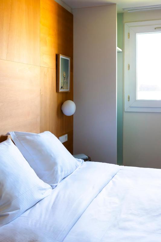 Classic Double Room image 4