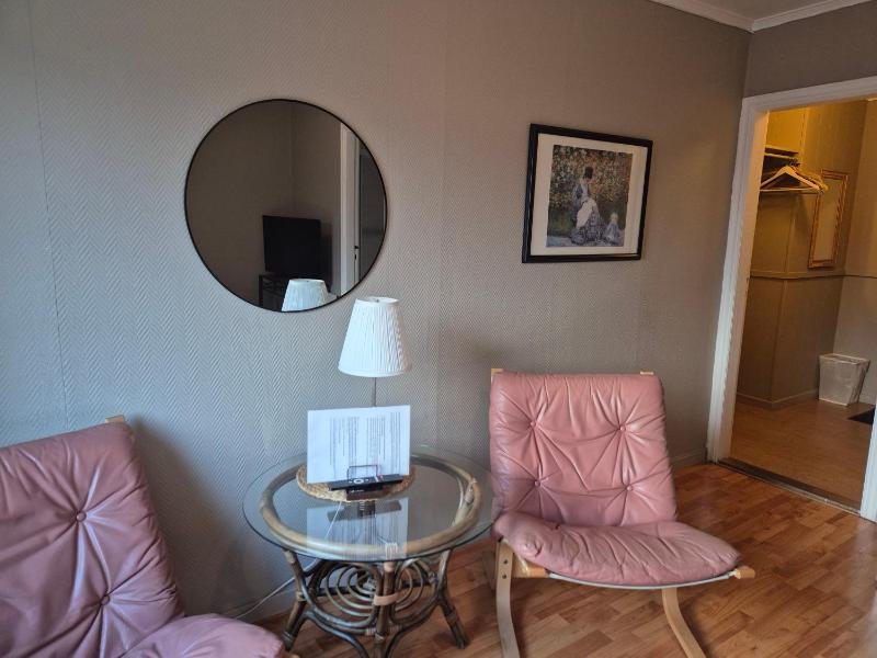 Double Room with Private Bathroom image 3