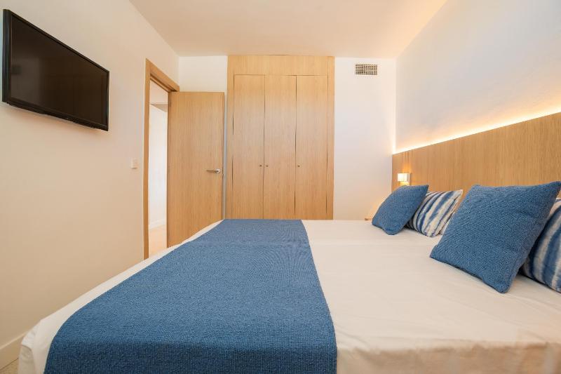 One-Bedroom Apartment (2 Adults + 2 Children) image 4