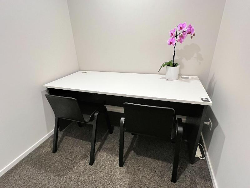 Modern Home with 2 Ensuites Only 17 Minutes to City and CHC Airport - image 12