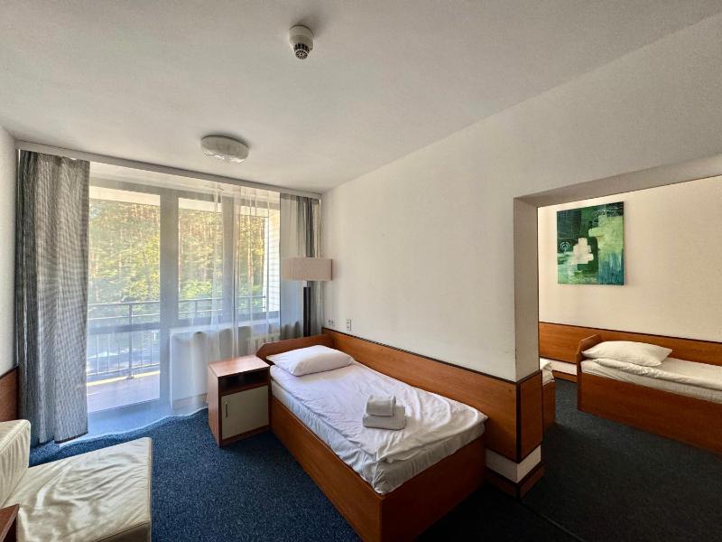 Economy Triple Room image 1