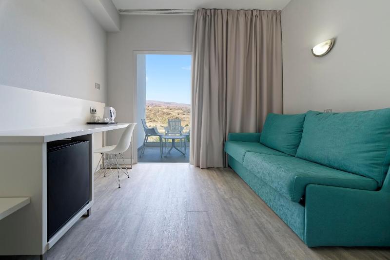 Deluxe Triple Room image 4