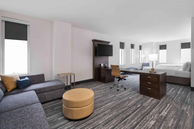 Room with Two Queen Beds - Non-Smoking image 3