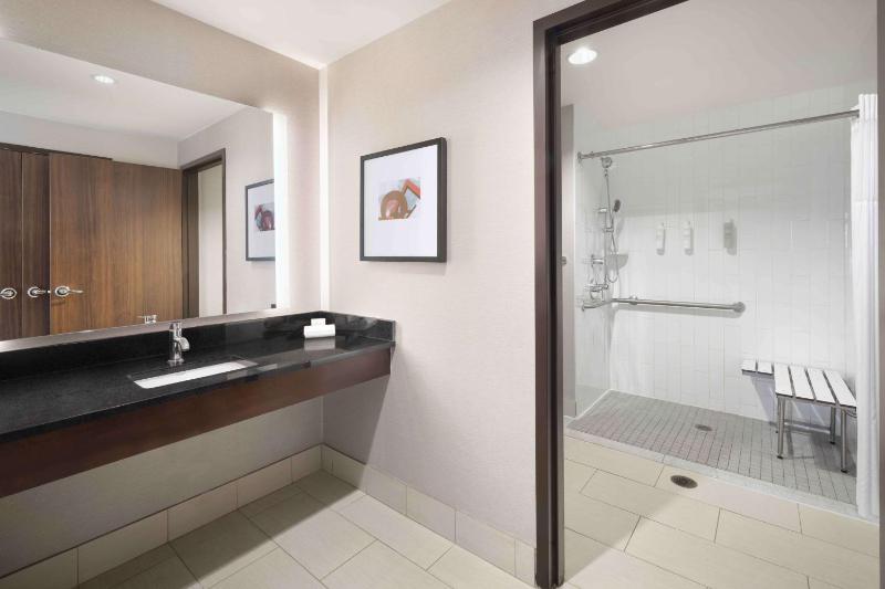 Deluxe Studio with Mountain View - Disability Access image 2