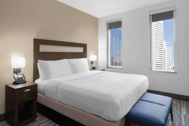 King Room with King Bed - Non-Smoking image 4