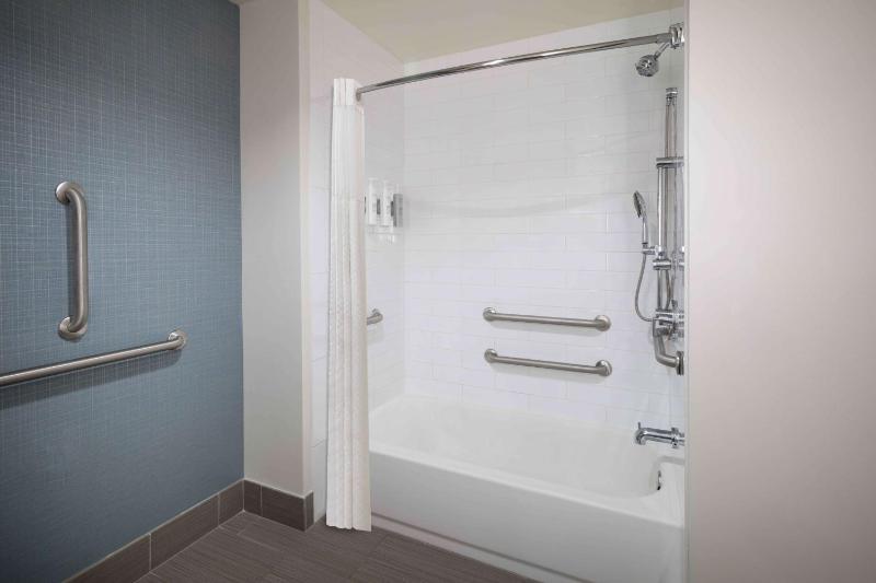 King Room - Hearing Access/Non-Smoking image 2