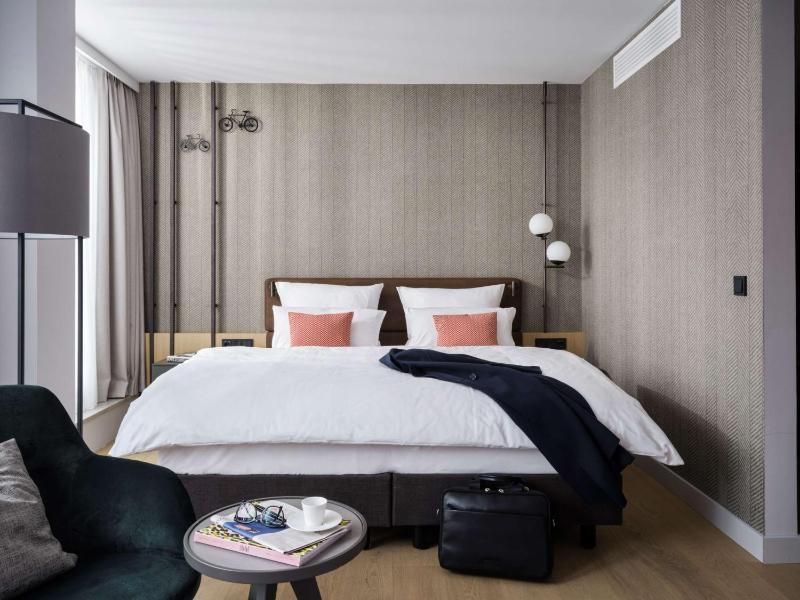 Deluxe Double Room with Balcony image 1
