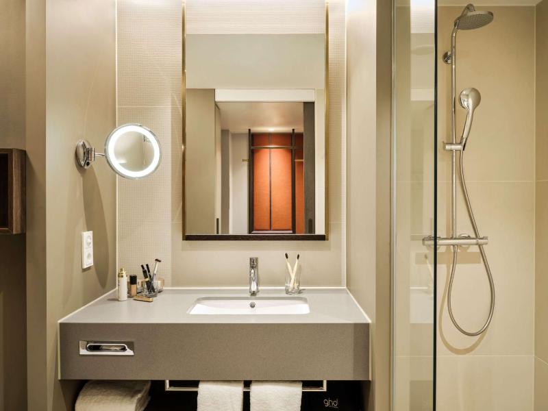 Standard Double Room image 3