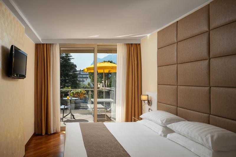 Superior Double or Twin Room with Terrace image 1