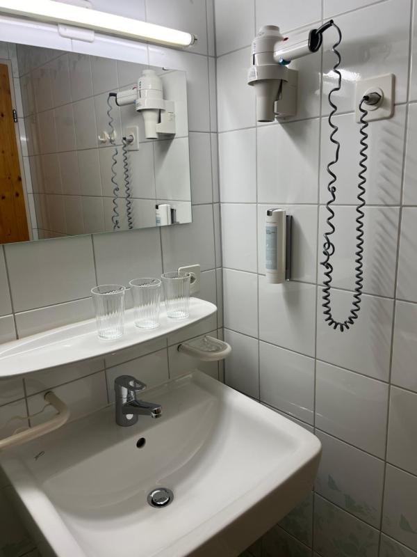 Standard Triple Room image 4