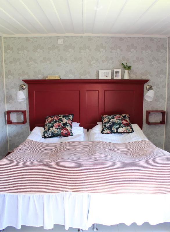 One-Bedroom Apartment image 2