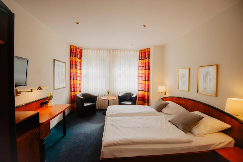 Double Room image 4