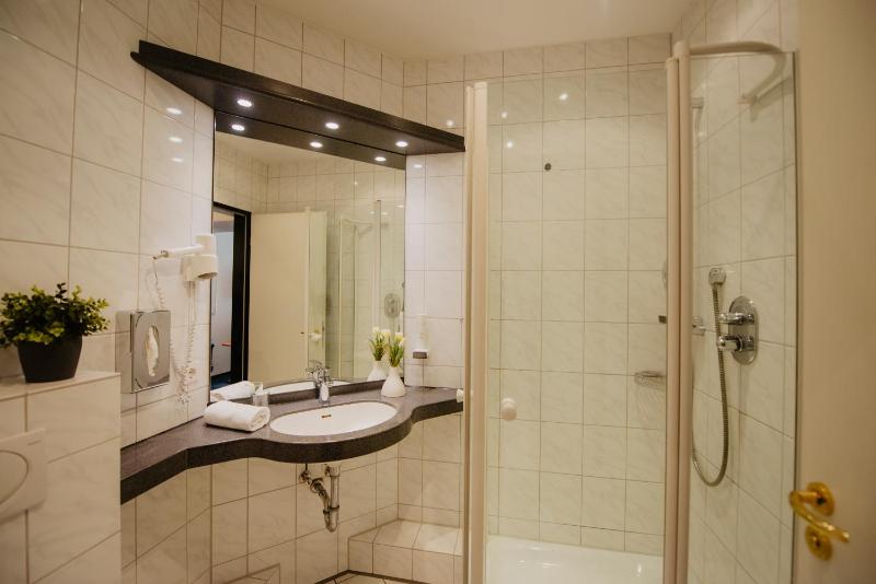 Double Room image 3