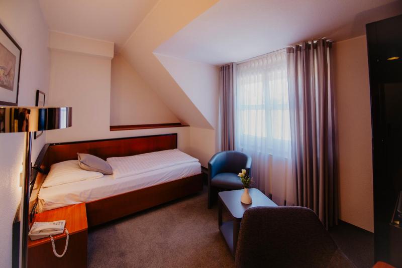 Single Room image 2