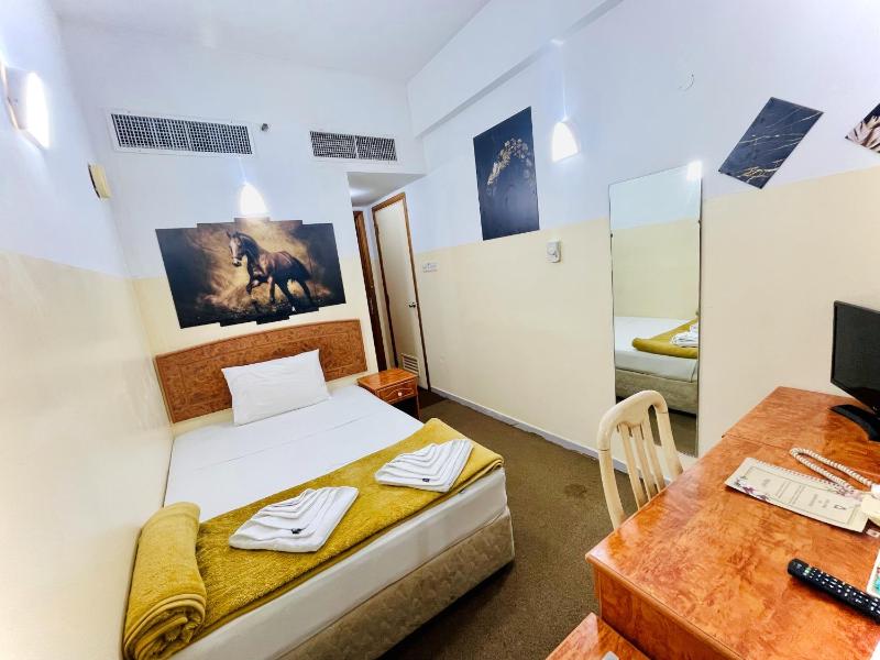 Standard Single Room image 3