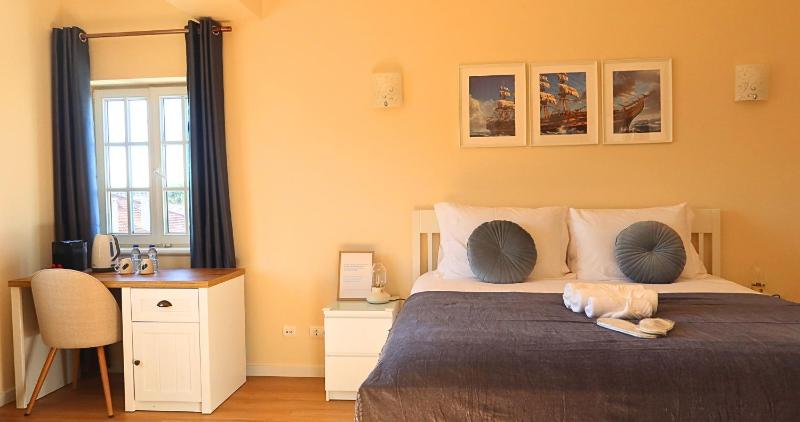 Art 4 You Carcavelos Suites - image 22