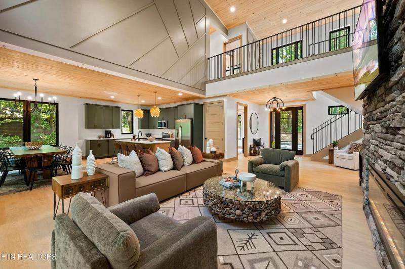 Creekside Splash Free Attraction Tickets Private Indoor Pool Theater Room Game Area Firepit!!! - image 36