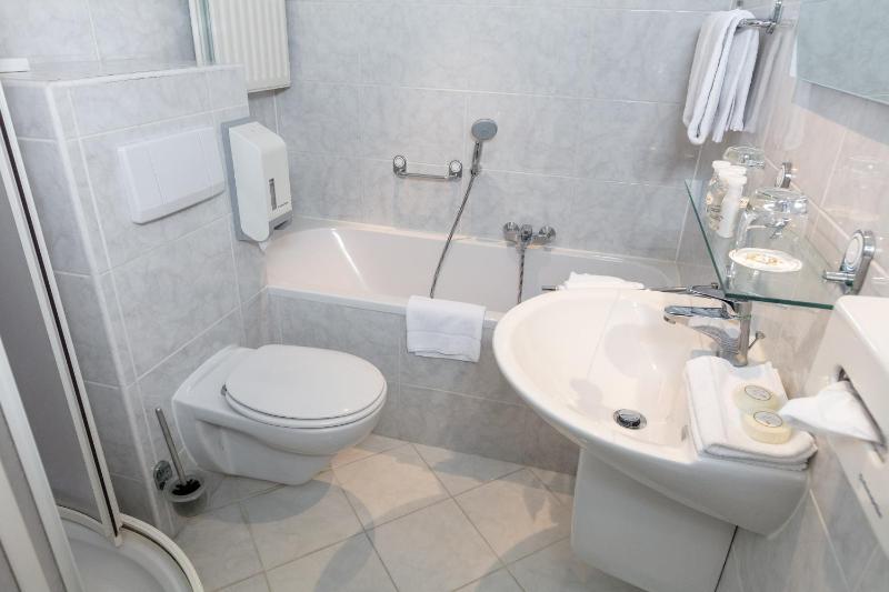 Standard Single Room image 4