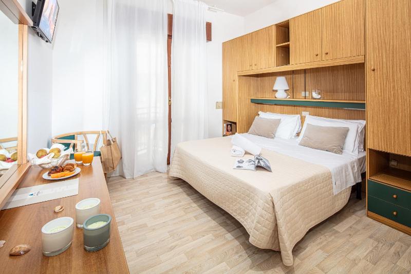 Standard Double Room with Side Sea View image 4