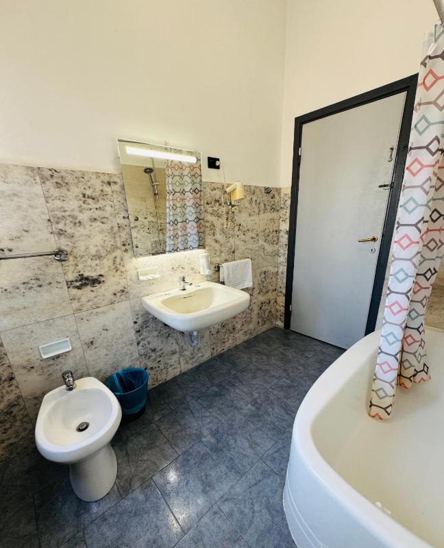 Double Room with Shared Bathroom image 4