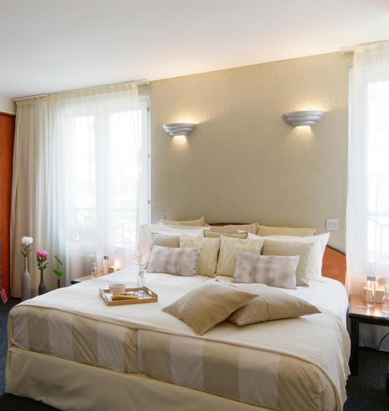 Executive Room image 2