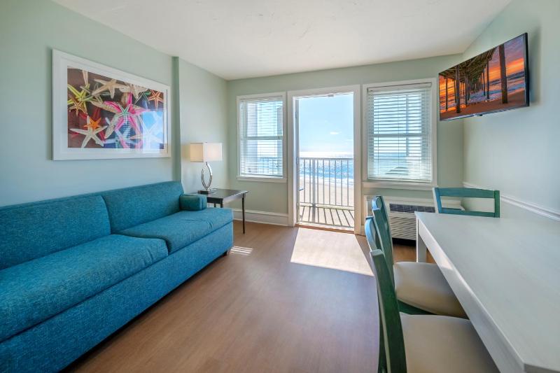 Ocean Front Suite Two Queen Beds with Balcony image 3