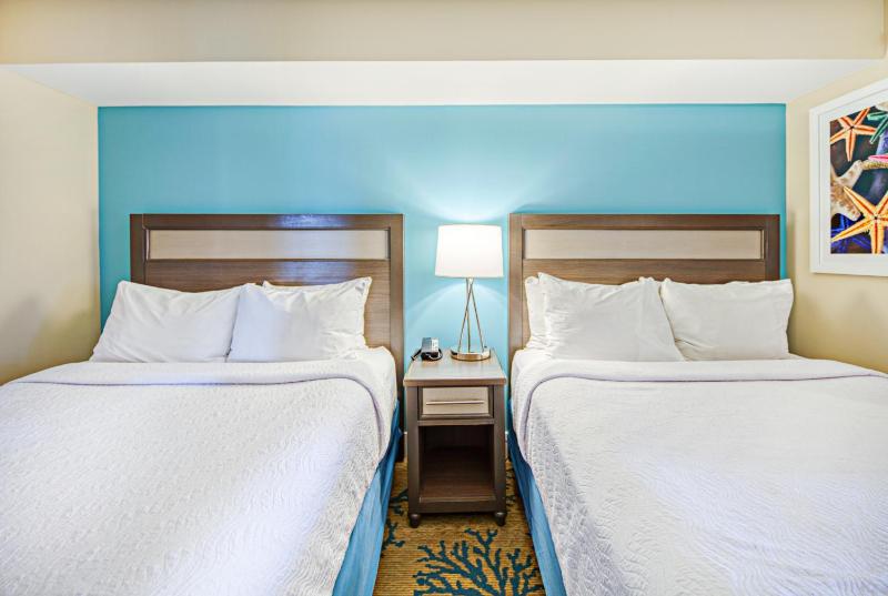 Ocean Front Suite Two Queen Beds with Balcony image 2