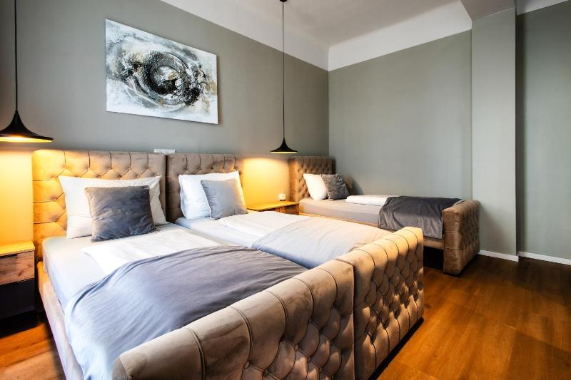 Superior Triple Room image 4